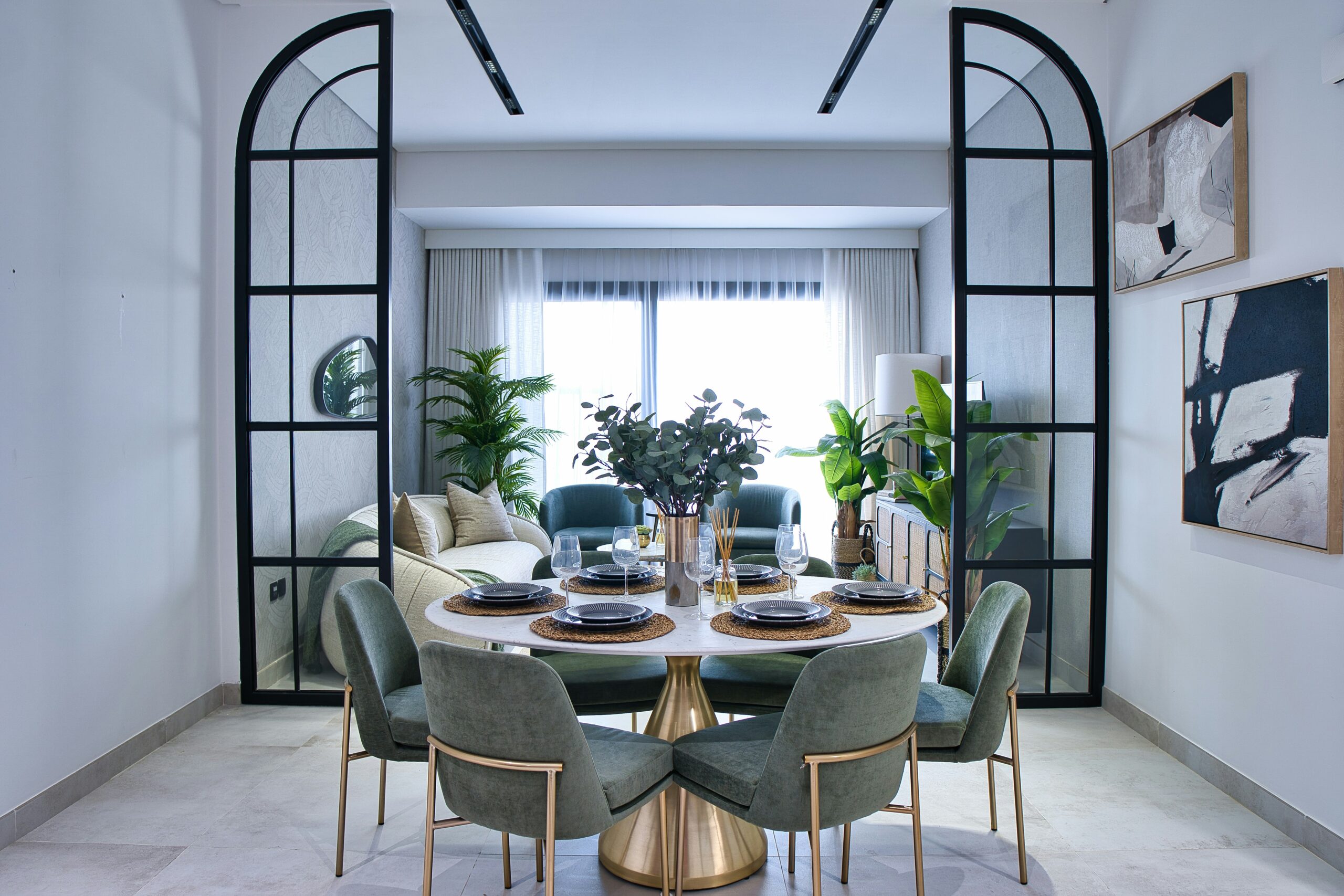 Esszimmer im sommerlichen Loft-Design